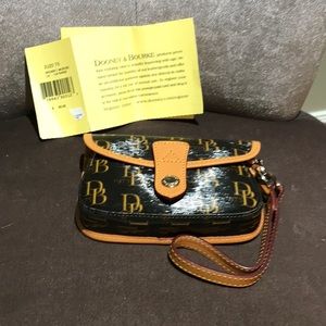 Dooney & Bourke wristlet New